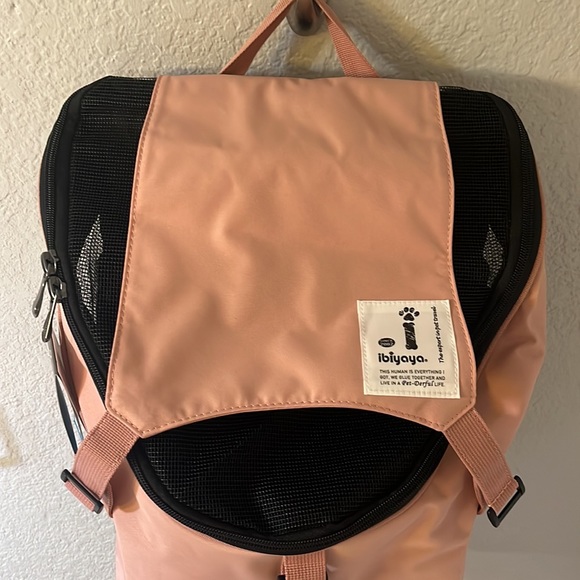 Bloomingdale’s Pet Backpack 🎒🌺 - Picture 9 of 15